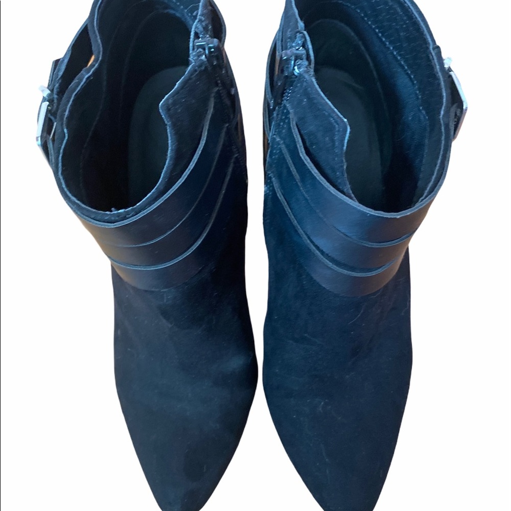 Women’s booties. - Picture 2 of 4
